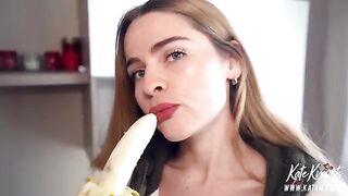 A hungry neighbor made amazing eye contact with a stunning girl