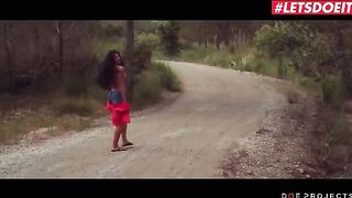 Short-haired brunette Alexa Tomas makes a blowjob before releasing her load outdoors
