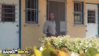 This Lisa Ann porno has a sad ending, but you can change it