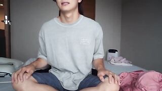 The hottest bitch gives the guy a Femdom Facesitting handjob while he shakes his doggy