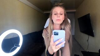 A babe is fucking while her boyfriend is on the phone