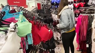 Shopping at ChihuahuaSU ends with a hot gallery in the toilet
