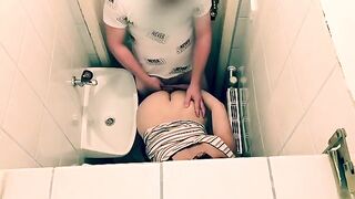 After a bad date, the guy screwed a girl in the restaurant toilet