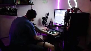 Gamer girl gets her pussy smashed while playing Destiny 2
