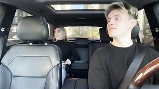 The girl paid for the taxi ride with her mouth in a steamy encounter