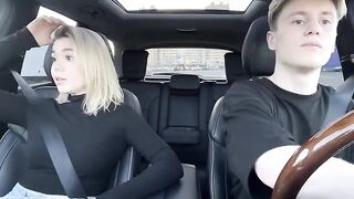 The girl paid for the taxi ride with her mouth in a steamy encounter