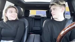The girl paid for the taxi ride with her mouth in a steamy encounter