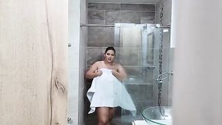I see my stepsister showering and we fuck in the ass