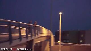Indian model gets creampied after deepthroat blowjob in car