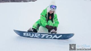 Exposure sex with a cute girl on the snowy ski resort