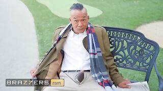 Ebony Mystique gets so horny seeing Chong Dong’s huge cock in the park