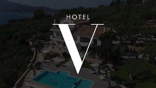 Scarlett and Honour get naughty poolside service in an intense threesome scene