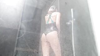 A hot woman squirts while rubbing her pussy in the shower