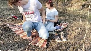 A cute girl is not at all shy of fucking outdoors