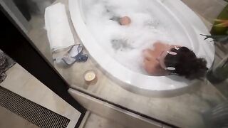 Guy shared bathroom with cute stepsister, but no sex. Shame!