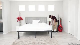 Big Dick Mover gets fucked by gorgeous MILF Jordan Maxx