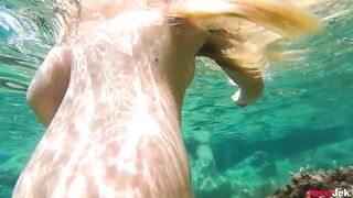 Babe fucked in her ass at the beach with amazing underwater sex