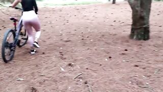 A beautiful girl with a big ass satisfies her desire outdoors