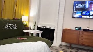 Tinder date gets a surprise from her roommate in an unexpected encounter