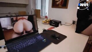 Fix your laptop and get laid with a 18 y.o. cute girl!