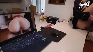 Fix your laptop and get laid with a 18 y.o. cute girl!