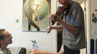 Trying to practice violin with my girlfriend, interrupted (4K, 60fps)