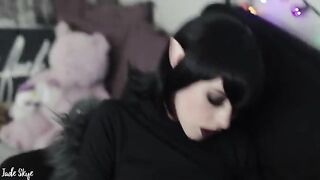 Mavis tries blood-sucking for the first time with a hot Hotels scene