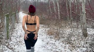 Huge double creampie for hot wife in the snow