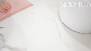 Plumber cleaning pipes turns into a steamy session with a juicy client