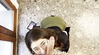 A gamer girl makes a blowjob because she likes playing video games