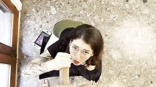 A gamer girl makes a blowjob because she likes playing video games