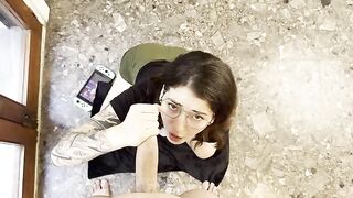 A gamer girl makes a blowjob because she likes playing video games