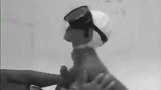 During the diving, she made an aqualangist a blowjob, showcasing skill