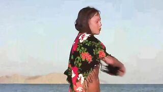 A member shows a naked girl on the beach to gauge her reaction