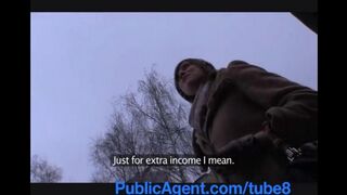 A girl from the street took money for her mouth