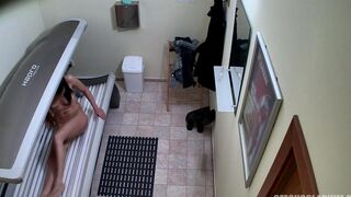 A hidden camera in a Czech solarium captured a naked client, showcasing intimate moments