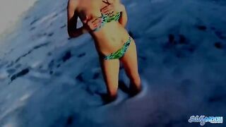 Iraqi brunette shows her natural charms in this hot video