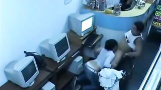 A guy almost caught a girl who was fucking in the internet cafe webcam show