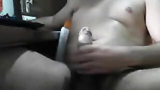 Fella has no sex with the girl and jerks off
