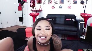 Bus stop blowjob, or else the guys will start fucking me hard
