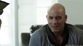 A woman wants to have sex with her therapist in underwear