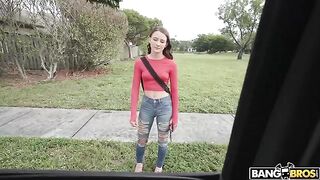 A model girl agreed to have sex for money in the car