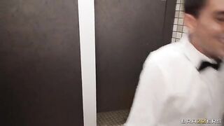 A round and juicy booty is served to the waiter in toasting