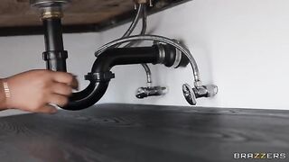 The black plumber fixed the pipe and had sex with the girl