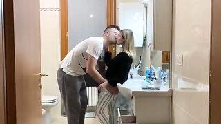 My girlfriend closes herself in the bathroom and wants to be fucked. Italian dialogues