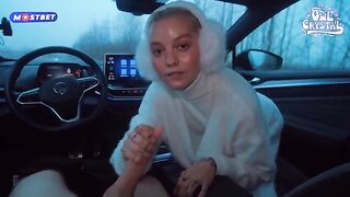 A girl with a loose character has sex with a stranger in his car