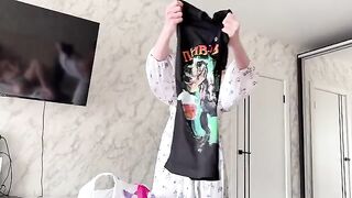 A young girl gets an unpleasant experience while sucking a cock, but it’s not the end