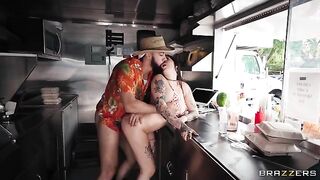 What burgers, I'm fucking! - a sexy brunette in the street