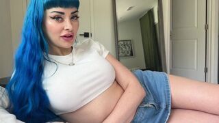 A girl with big boobs is always attracting attention irresistibly