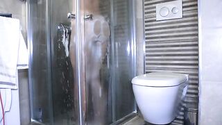 Instead of a shower, the girl received a mouth full of cock